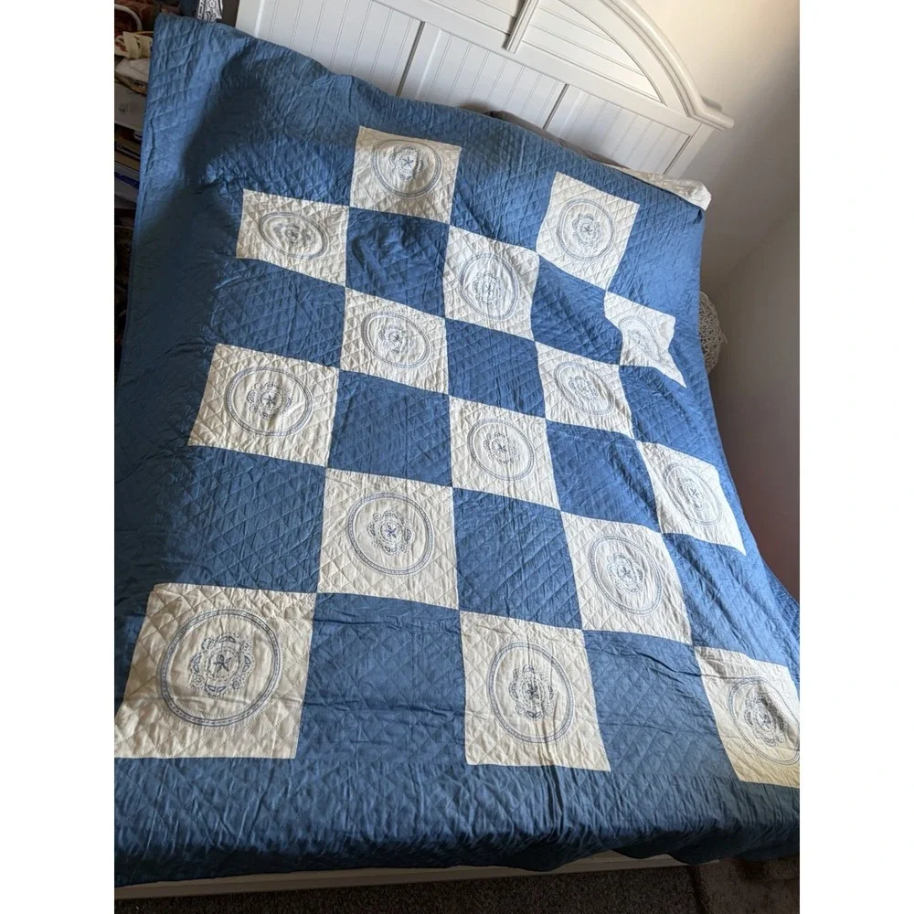 VTG Handmade Quilt Full Size 94 x 80  Embroidered Medallion Pattern Cottagecore